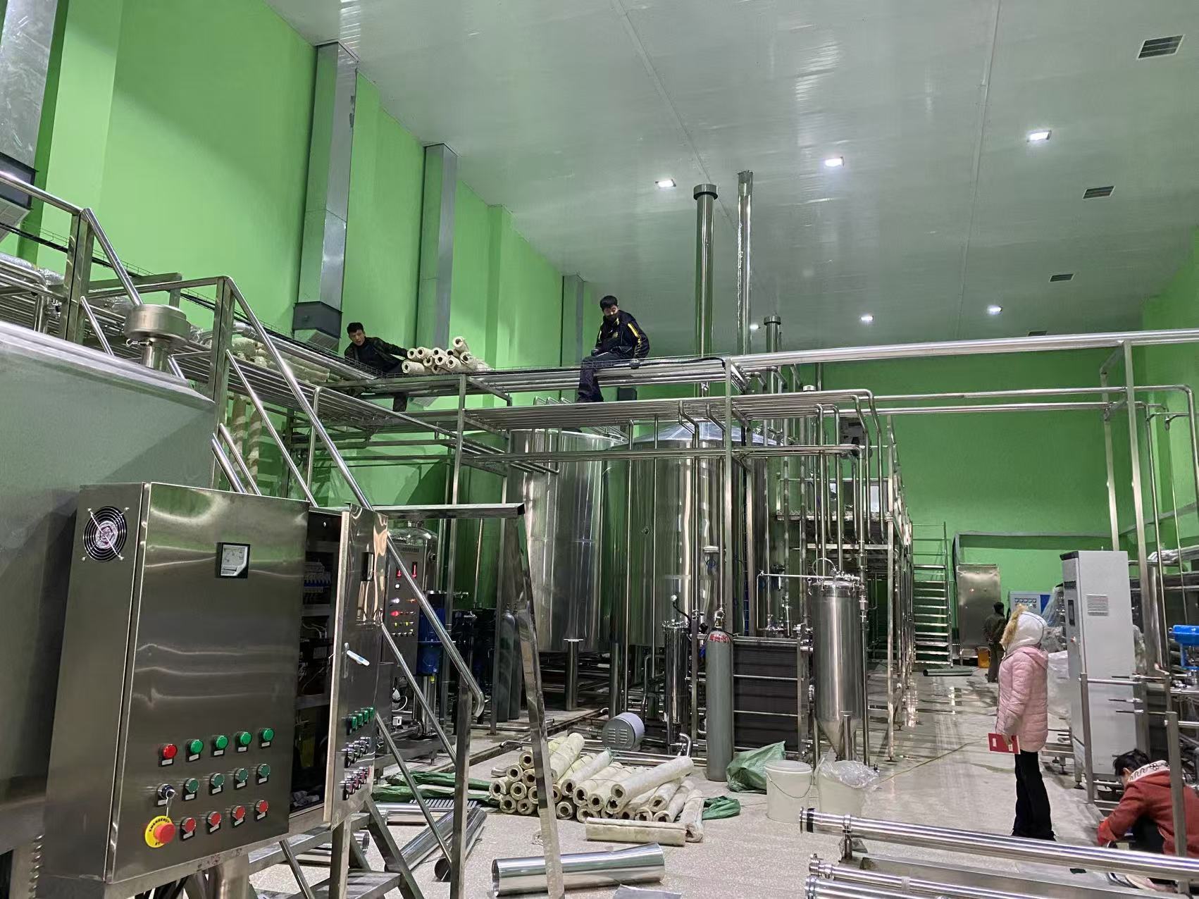 新兴精酿啤酒设备厂—精酿啤酒设备制造:传承工艺与创新科技的交融